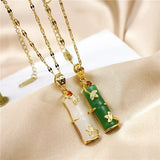 Collana con amuleto di giada
