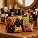 Beauty case con gatto in giardino