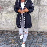 Cappotto casual con cappuccio, coulisse e stampa lettering
